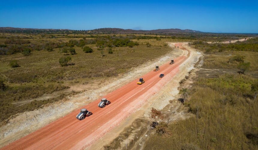 Governo assina ordem de serviço para asfaltar rodovia até distrito do Aguaçu